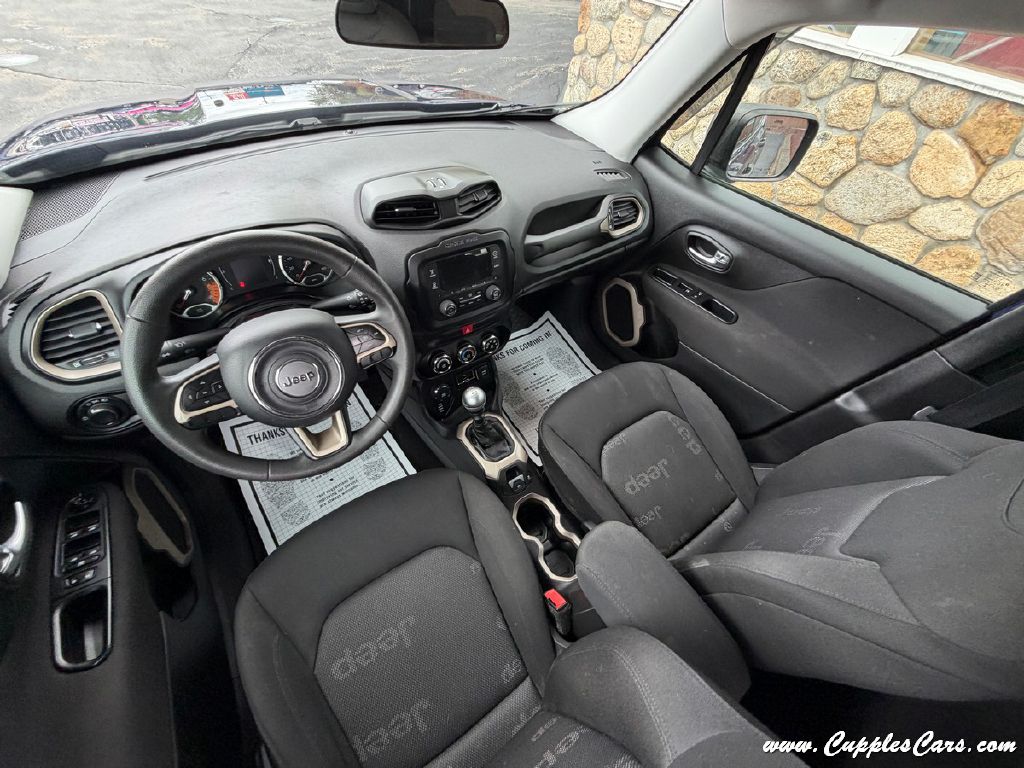 Photo 21 of this JEEP RENEGADE