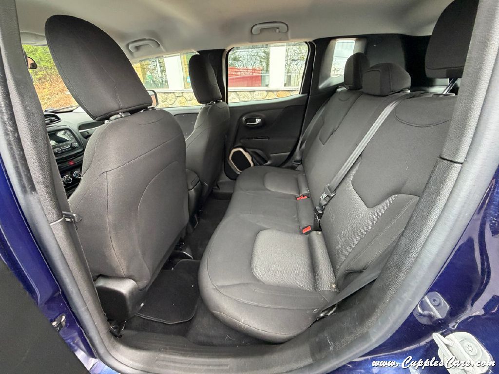 Photo 22 of this JEEP RENEGADE