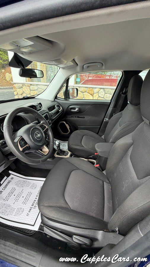 Photo 27 of this JEEP RENEGADE
