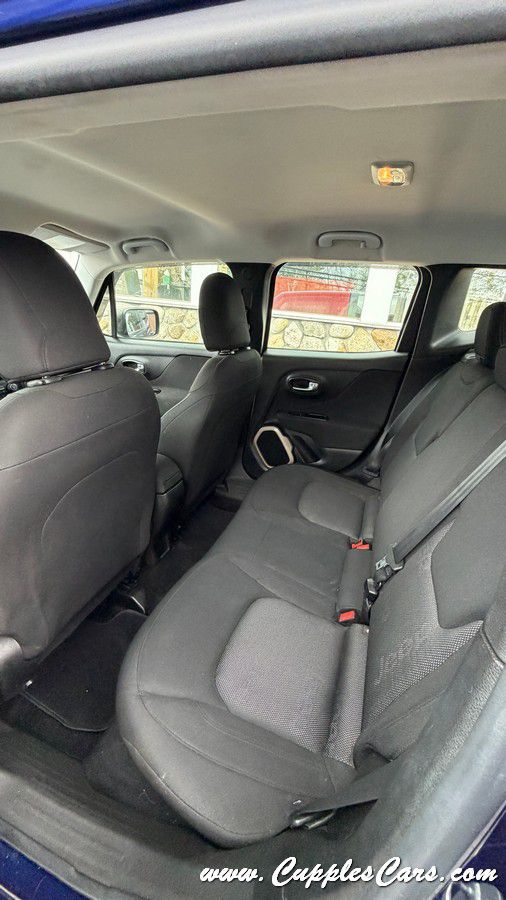 Photo 28 of this JEEP RENEGADE