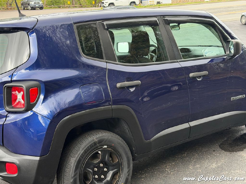 Photo 37 of this JEEP RENEGADE