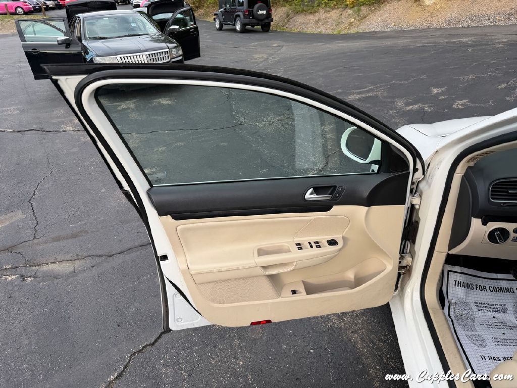 Photo 5 of this VOLKSWAGEN JETTA