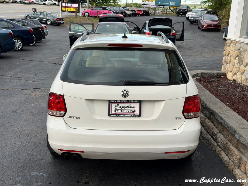 Photo 17 of this VOLKSWAGEN JETTA