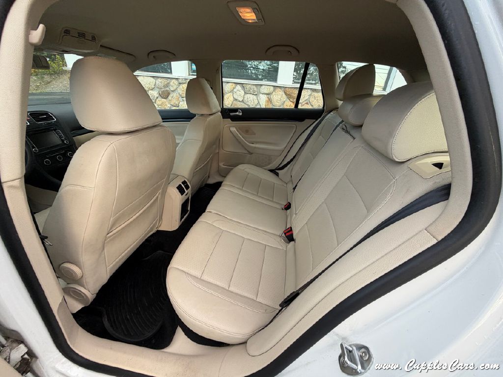 Photo 27 of this VOLKSWAGEN JETTA