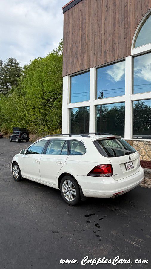 Photo 32 of this VOLKSWAGEN JETTA