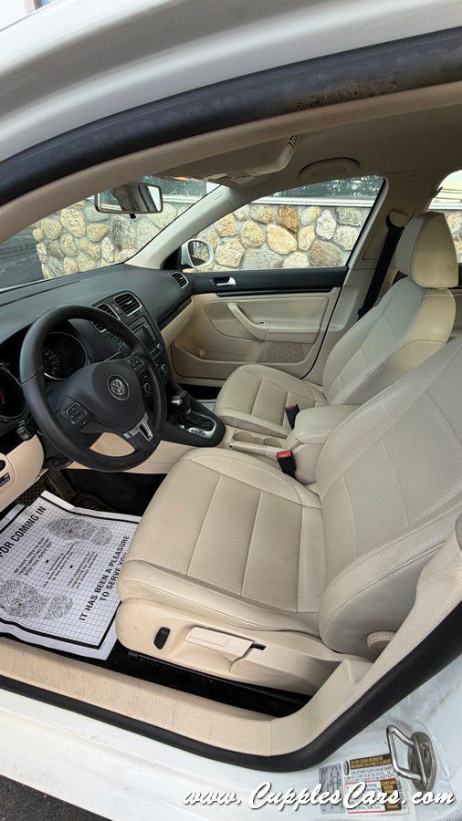 Photo 33 of this VOLKSWAGEN JETTA