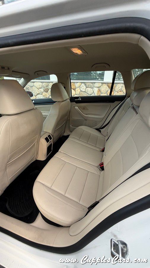 Photo 34 of this VOLKSWAGEN JETTA