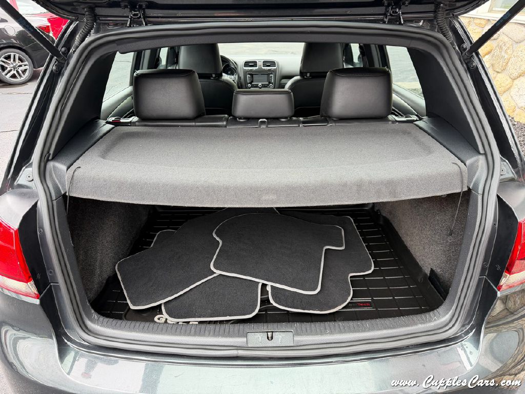 Photo 8 of this VOLKSWAGEN GOLF R