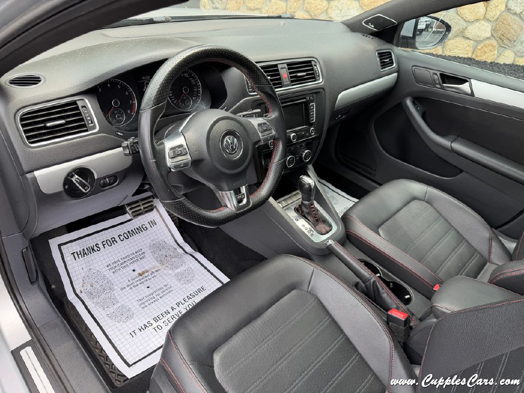 Photo 5 of this VOLKSWAGEN JETTA