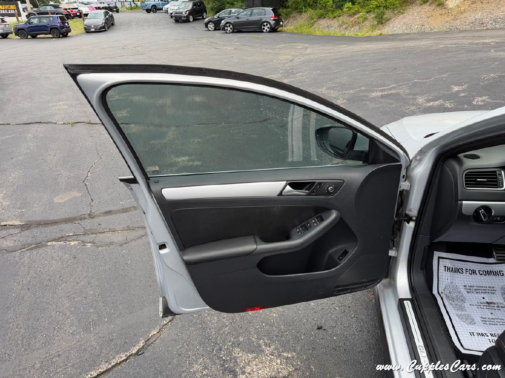 Photo 6 of this VOLKSWAGEN JETTA
