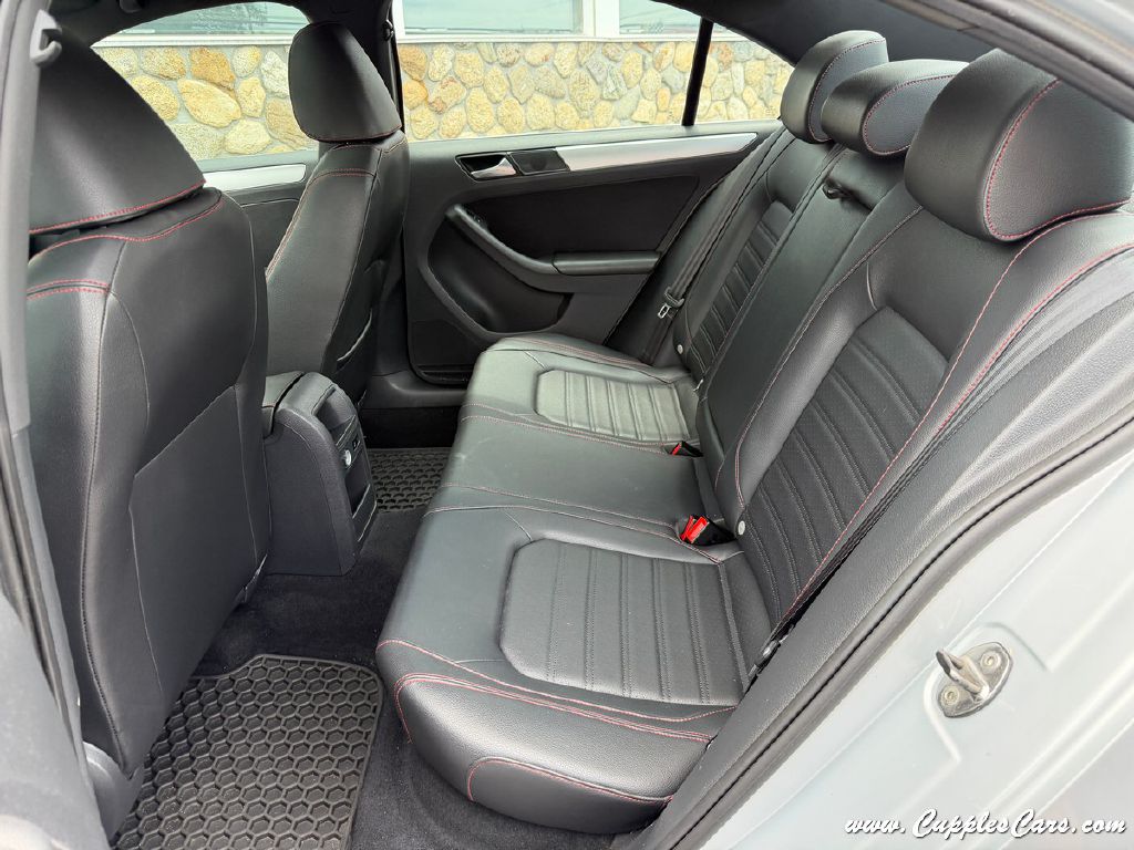 Photo 8 of this VOLKSWAGEN JETTA