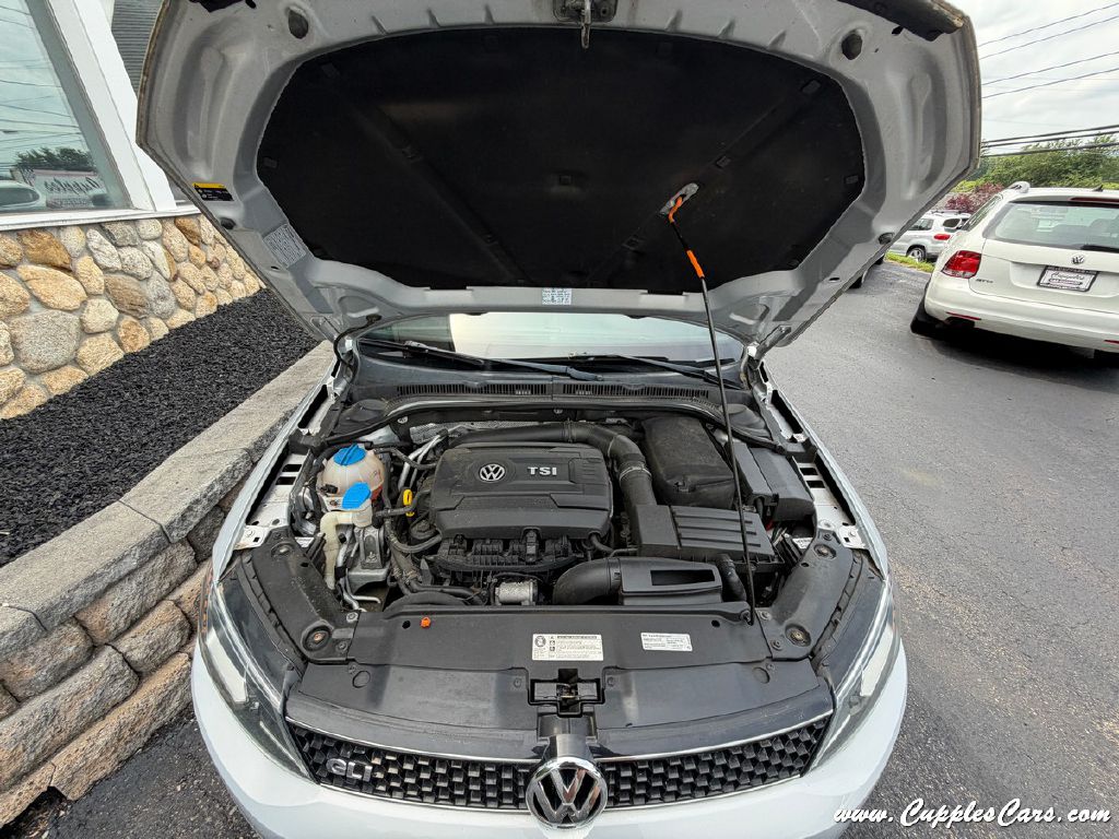 Photo 15 of this VOLKSWAGEN JETTA