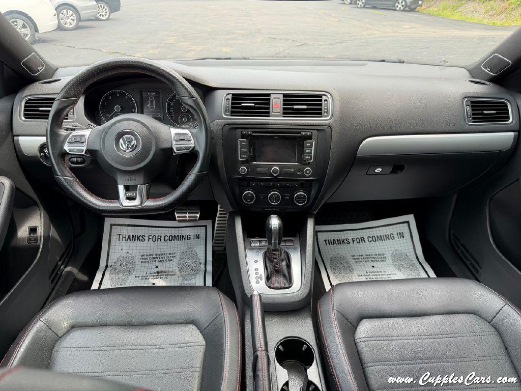 Photo 16 of this VOLKSWAGEN JETTA