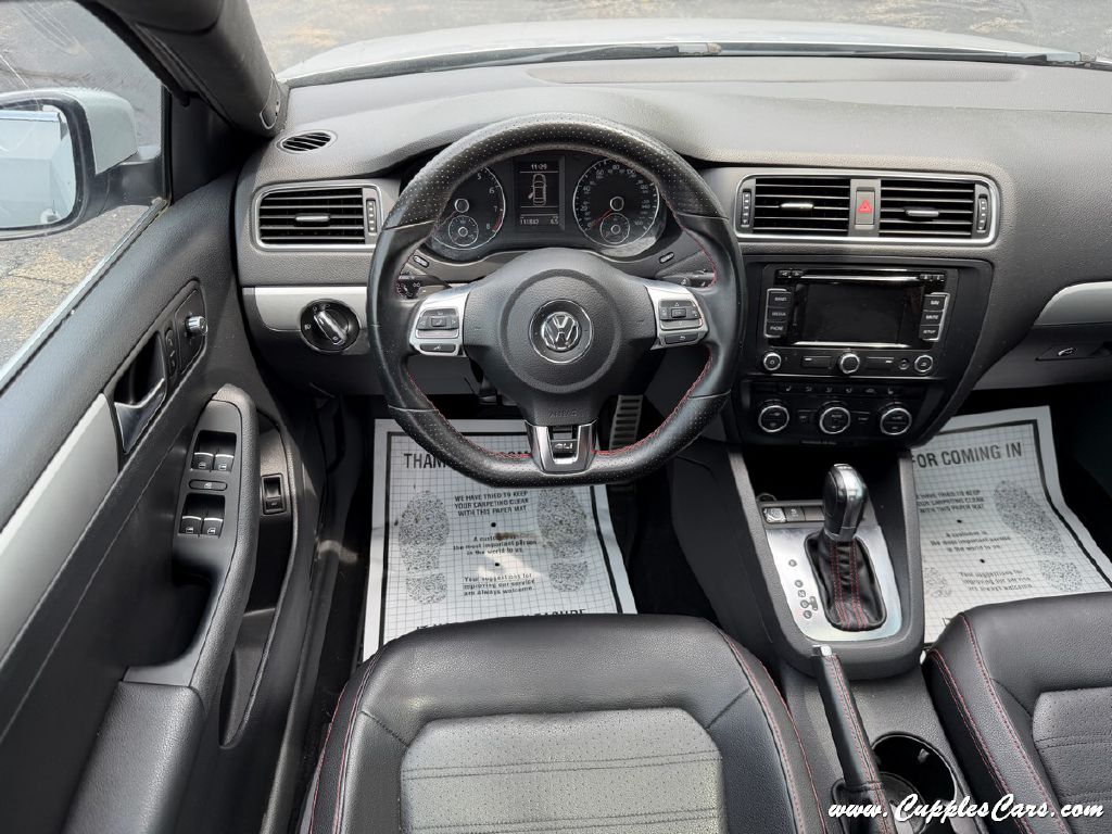 Photo 17 of this VOLKSWAGEN JETTA