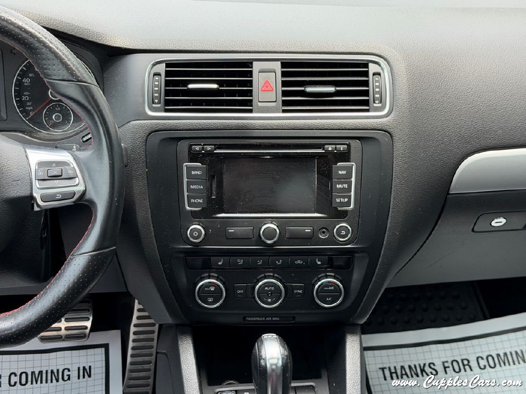 Photo 18 of this VOLKSWAGEN JETTA