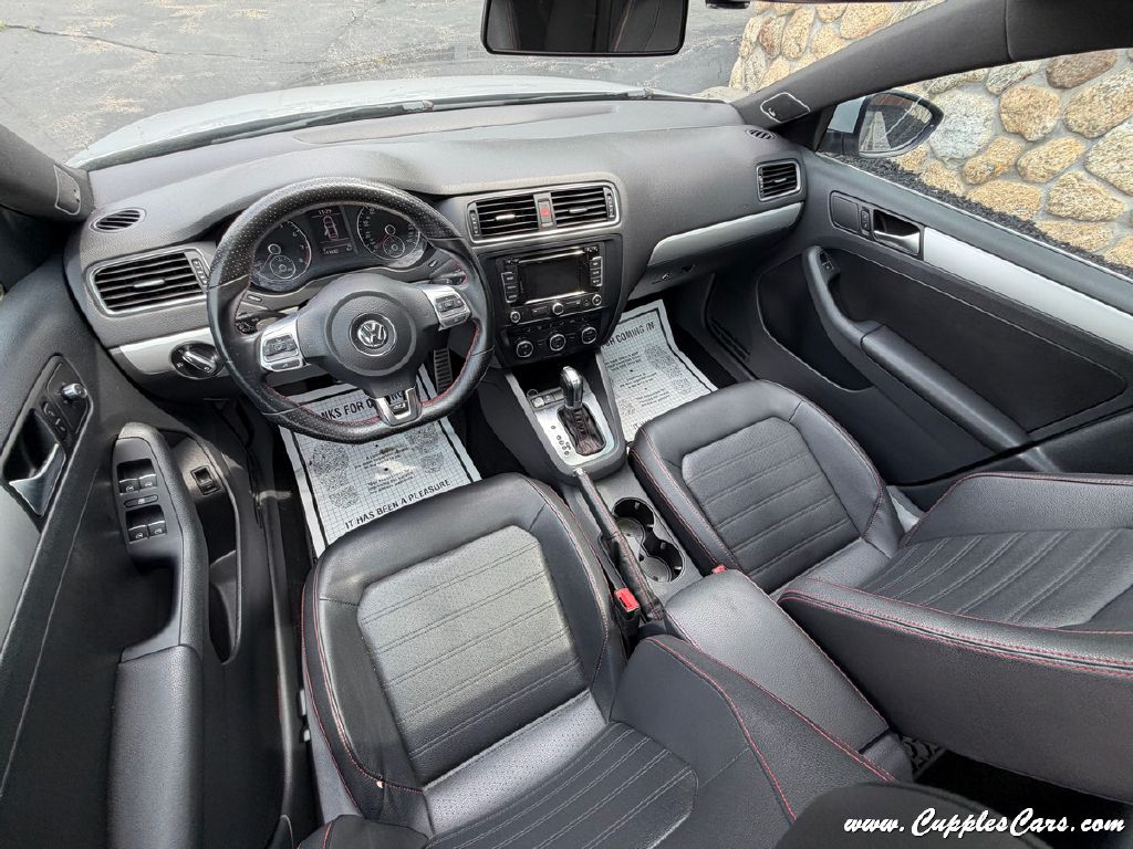 Photo 22 of this VOLKSWAGEN JETTA