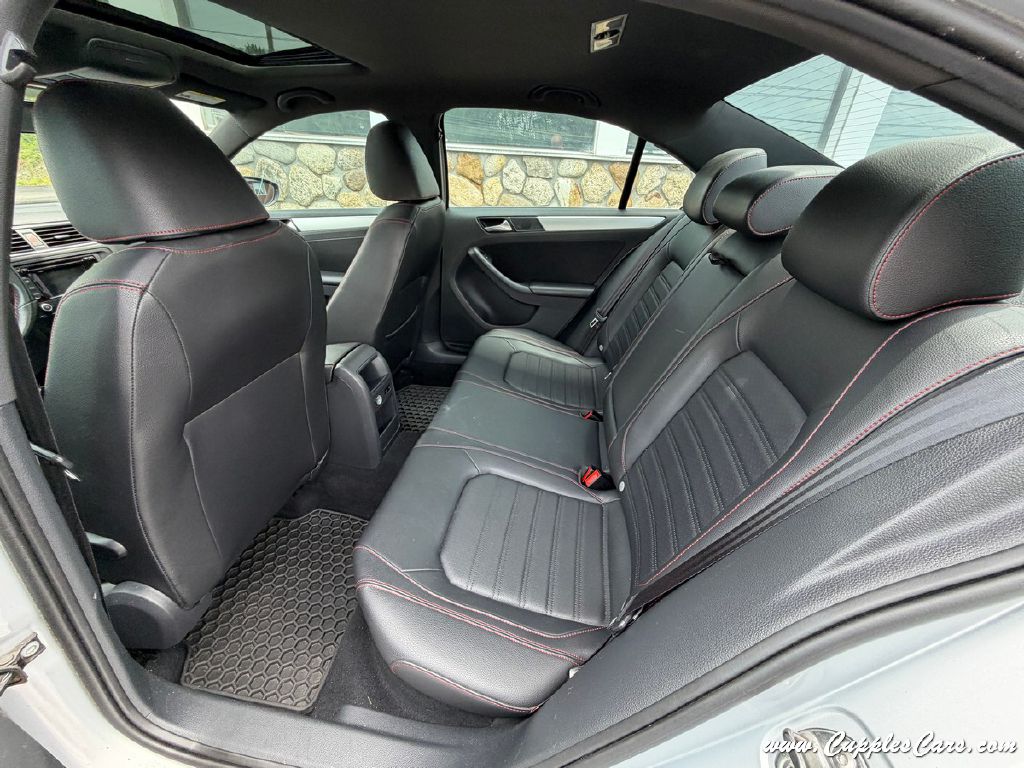 Photo 23 of this VOLKSWAGEN JETTA