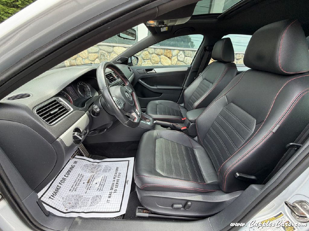 Photo 24 of this VOLKSWAGEN JETTA