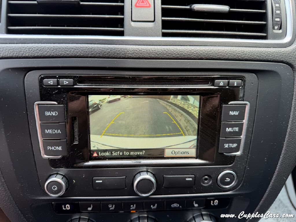 Photo 25 of this VOLKSWAGEN JETTA