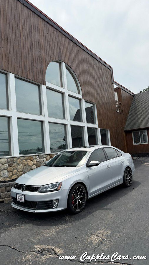 Photo 27 of this VOLKSWAGEN JETTA