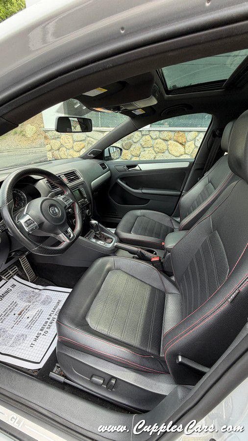 Photo 30 of this VOLKSWAGEN JETTA