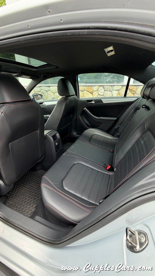 Photo 31 of this VOLKSWAGEN JETTA