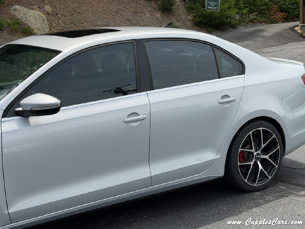 Photo 35 of this VOLKSWAGEN JETTA