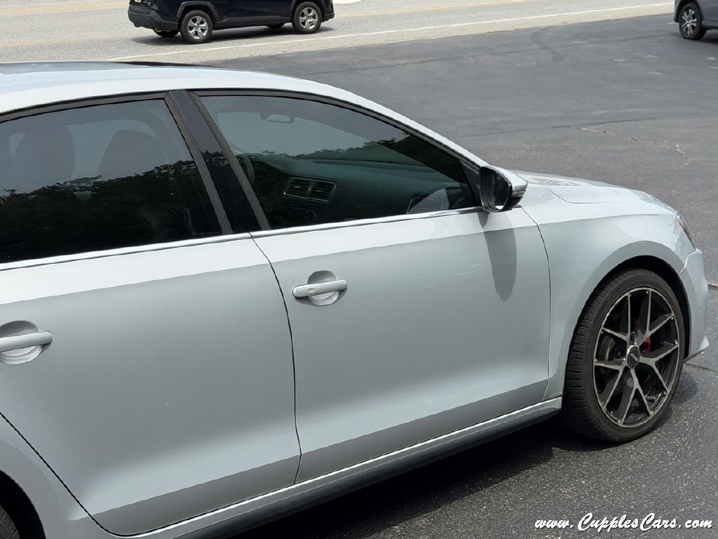 Photo 40 of this VOLKSWAGEN JETTA