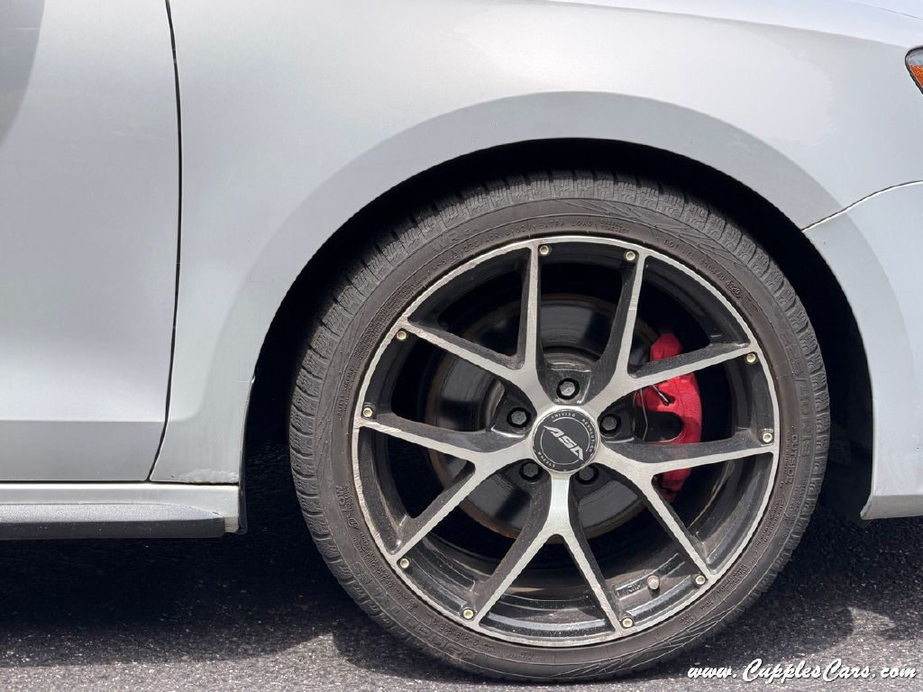 Photo 42 of this VOLKSWAGEN JETTA