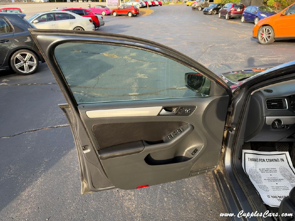 Photo 5 of this VOLKSWAGEN JETTA