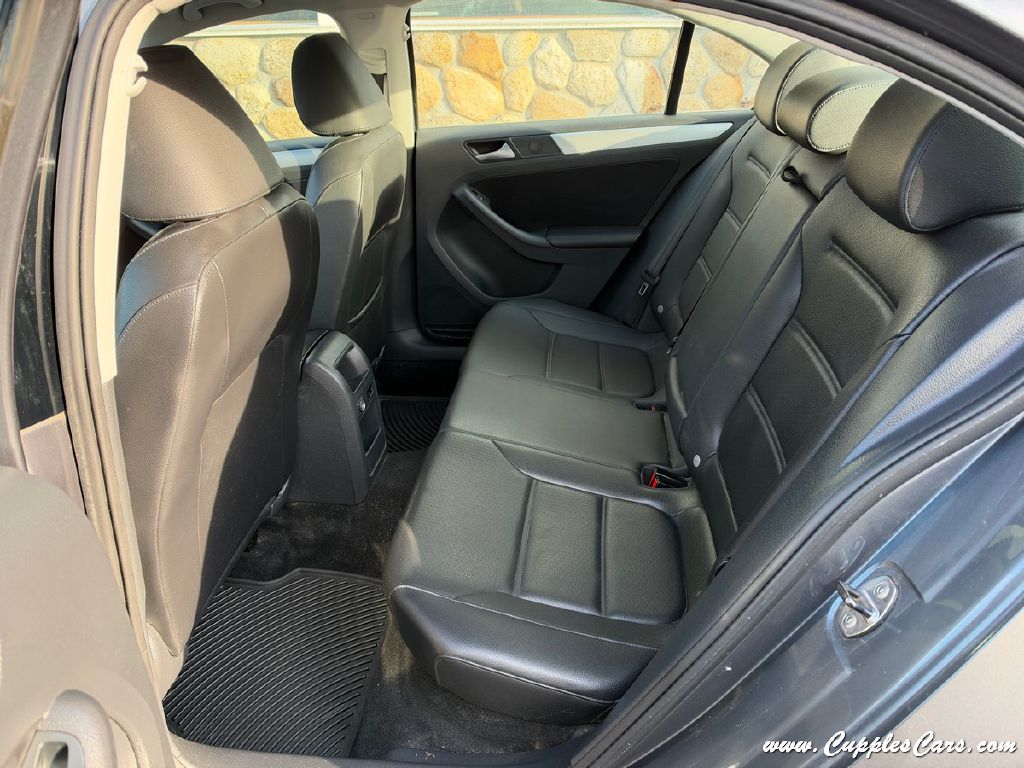 Photo 6 of this VOLKSWAGEN JETTA