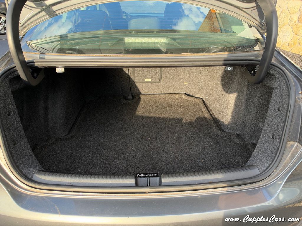 Photo 7 of this VOLKSWAGEN JETTA