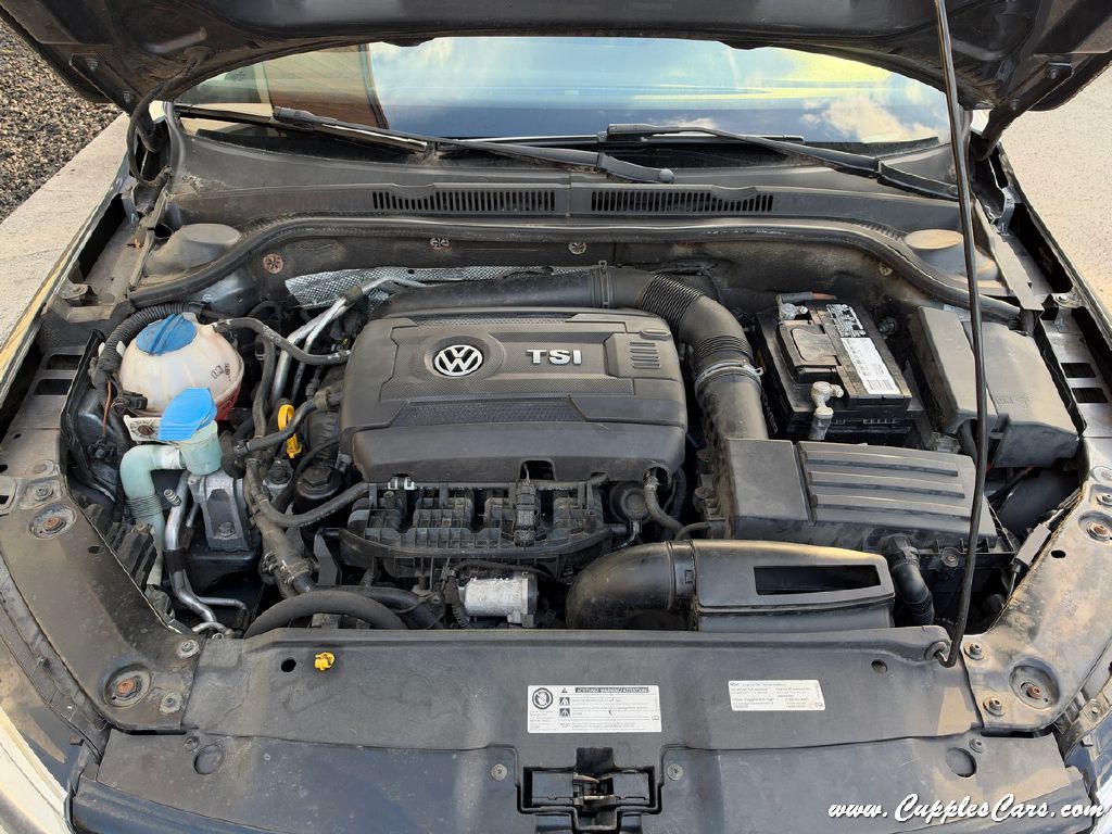 Photo 11 of this VOLKSWAGEN JETTA