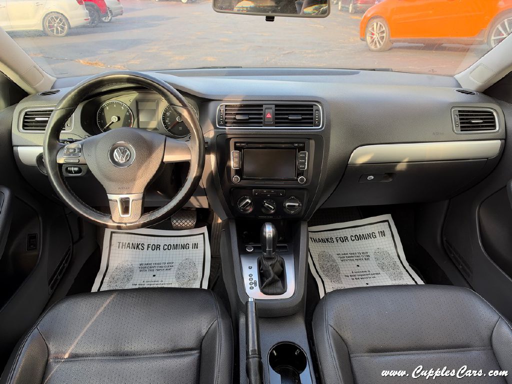 Photo 13 of this VOLKSWAGEN JETTA