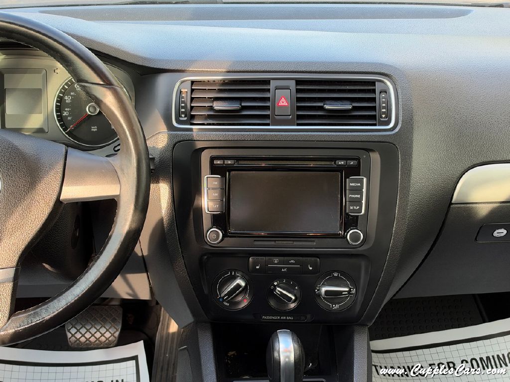 Photo 15 of this VOLKSWAGEN JETTA