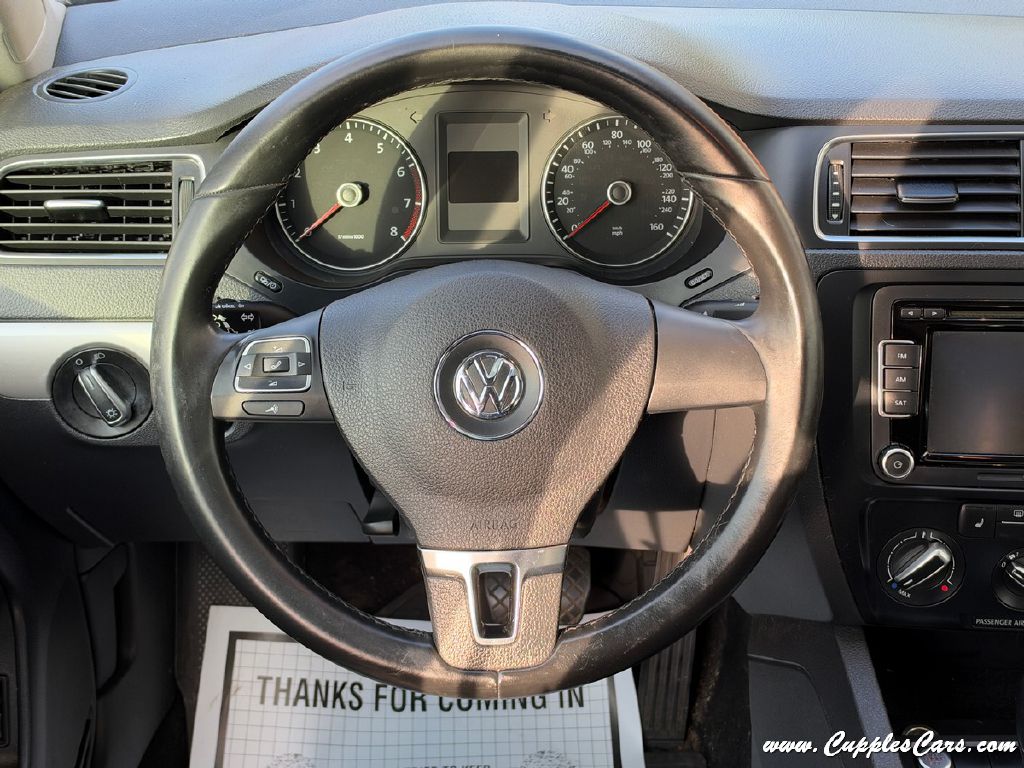 Photo 17 of this VOLKSWAGEN JETTA