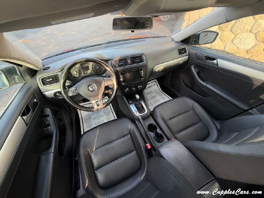 Photo 19 of this VOLKSWAGEN JETTA
