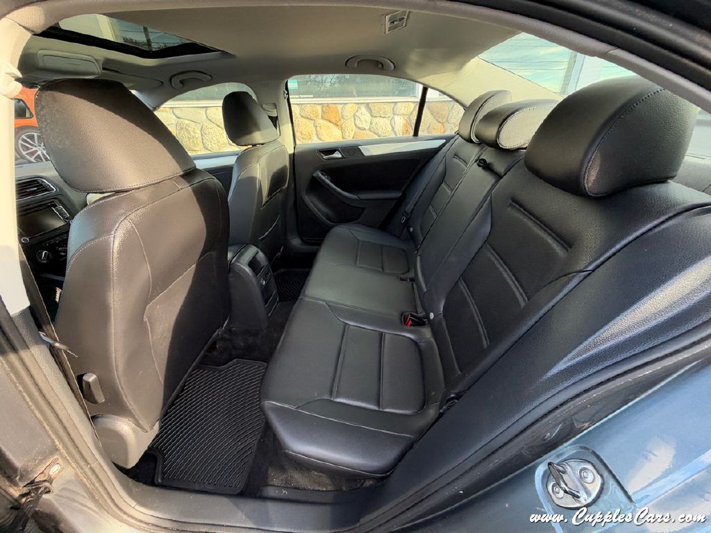 Photo 20 of this VOLKSWAGEN JETTA