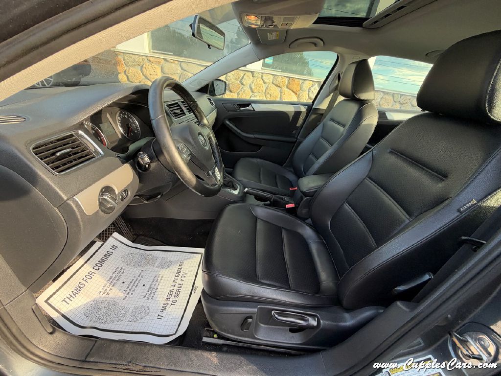 Photo 21 of this VOLKSWAGEN JETTA
