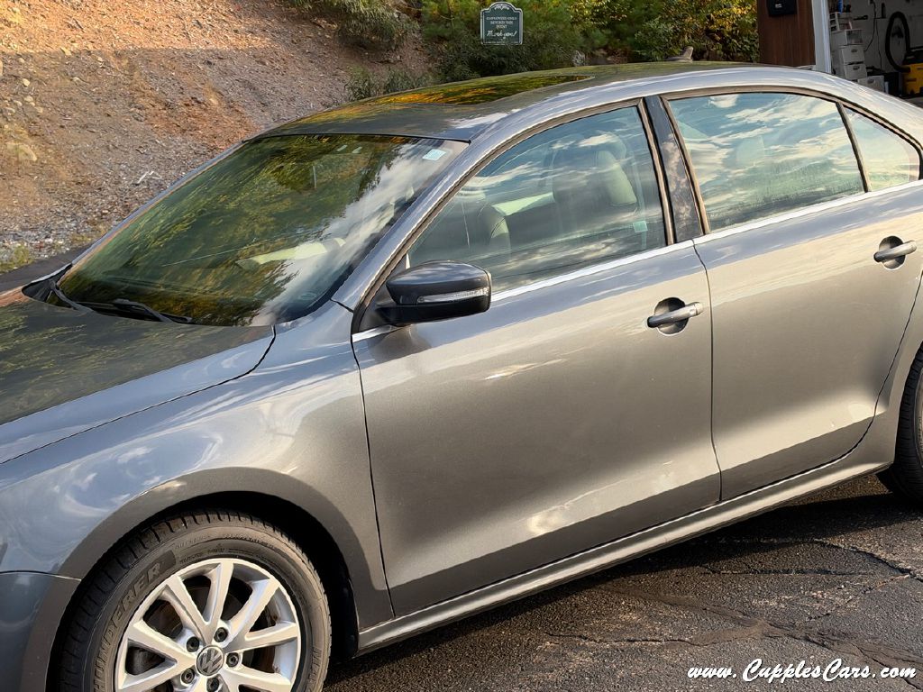 Photo 25 of this VOLKSWAGEN JETTA