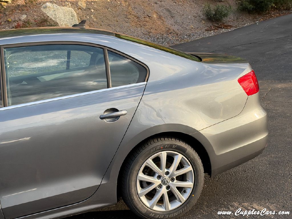 Photo 27 of this VOLKSWAGEN JETTA