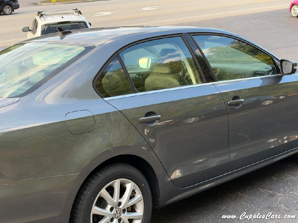 Photo 30 of this VOLKSWAGEN JETTA