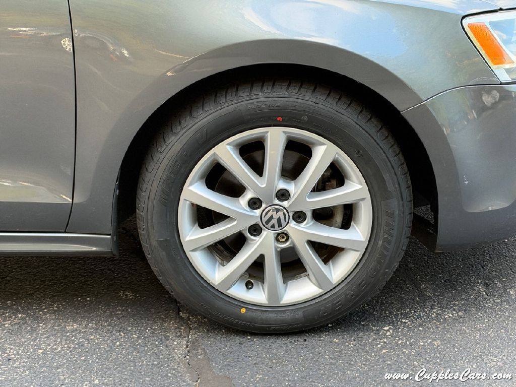 Photo 33 of this VOLKSWAGEN JETTA