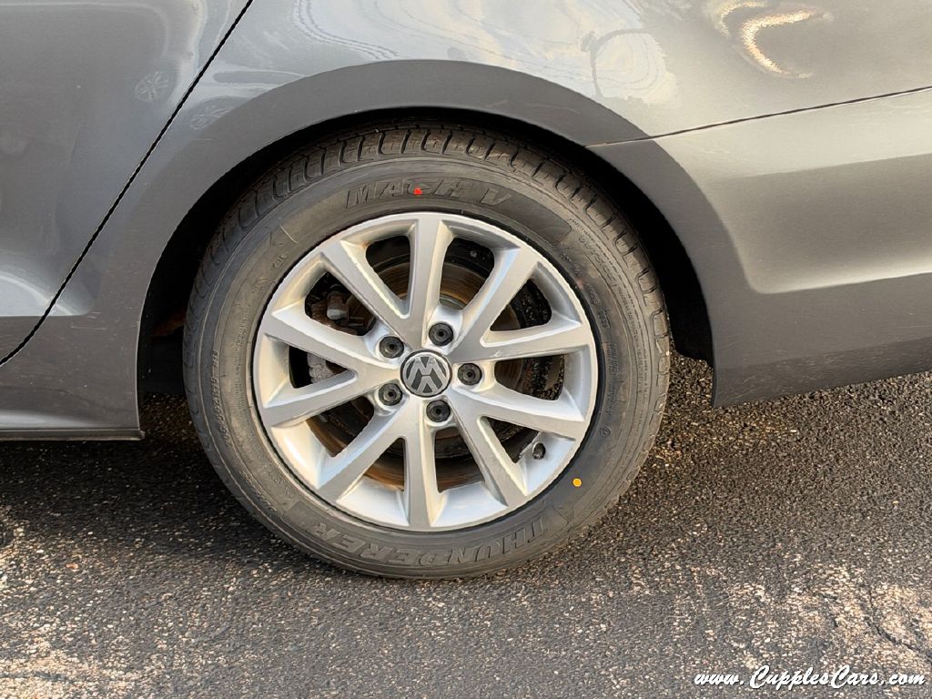 Photo 35 of this VOLKSWAGEN JETTA