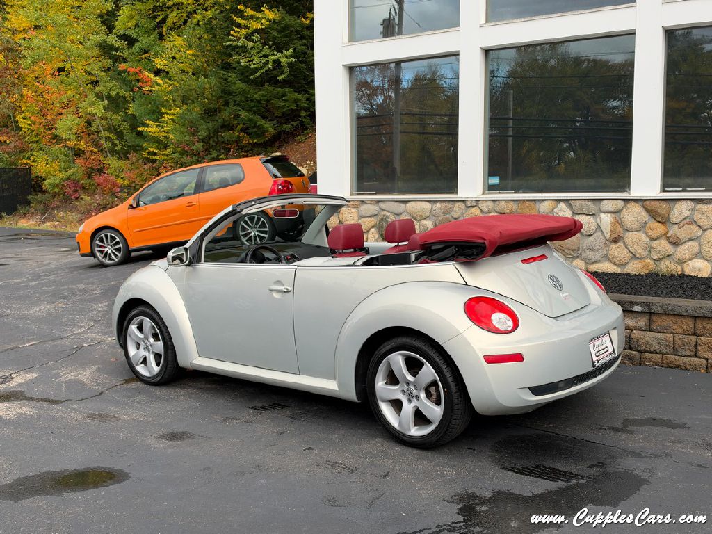 Photo 2 of this VOLKSWAGEN NEW BEETLE