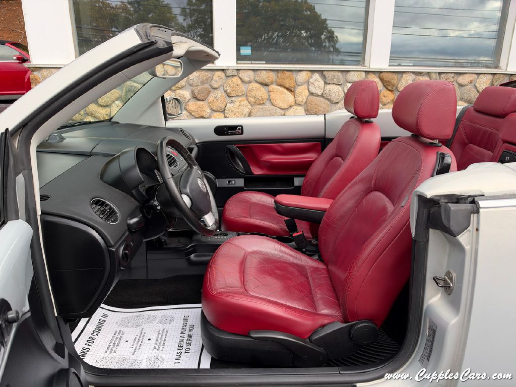 Photo 3 of this VOLKSWAGEN NEW BEETLE