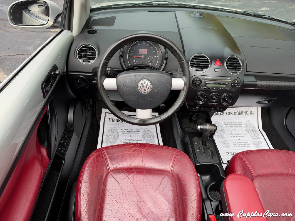 Photo 18 of this VOLKSWAGEN NEW BEETLE
