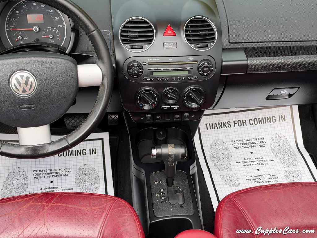 Photo 20 of this VOLKSWAGEN NEW BEETLE