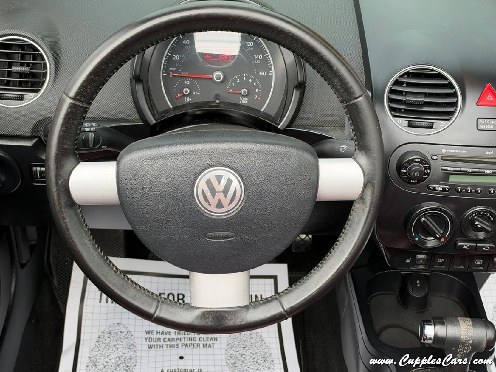 Photo 21 of this VOLKSWAGEN NEW BEETLE