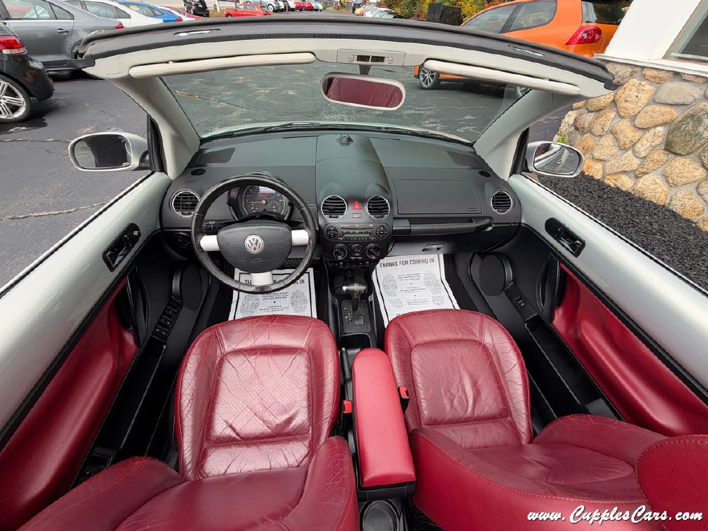 Photo 22 of this VOLKSWAGEN NEW BEETLE